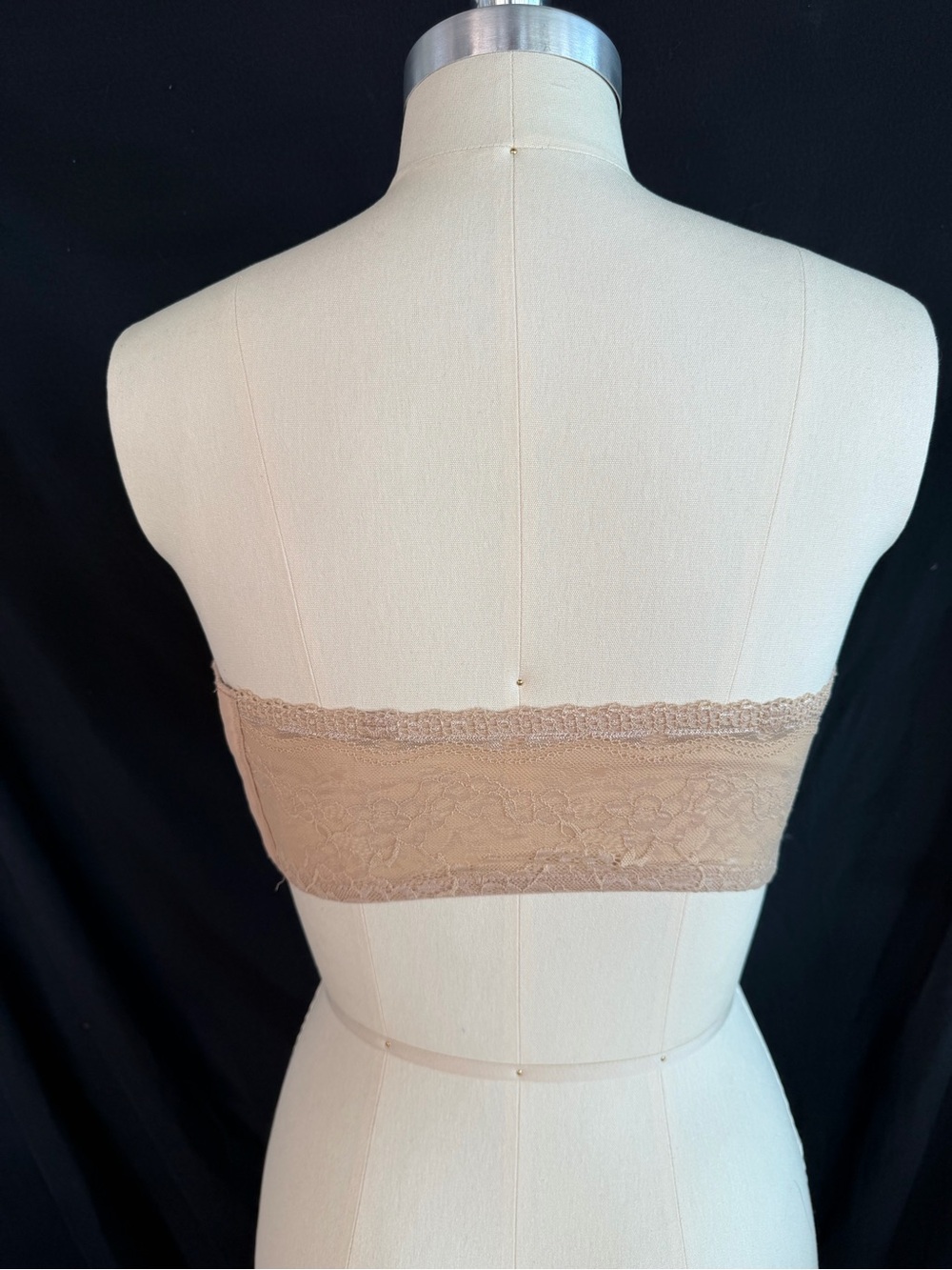 B.tempt'd 36DDD Strapless Lace Strapless Bra in Nude side hooks smooth back - Picture 3 of 4